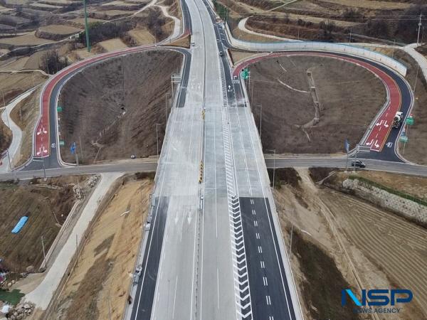 NSP통신-경주시는 경주 도심을 우회하는 국도대체우회도로(상구~효현) 6.5km 전 구간을 오는 31일 오후 2시 개통한다. 국도대체우회도로(상구~효현) 전경 (사진 = 경주시)