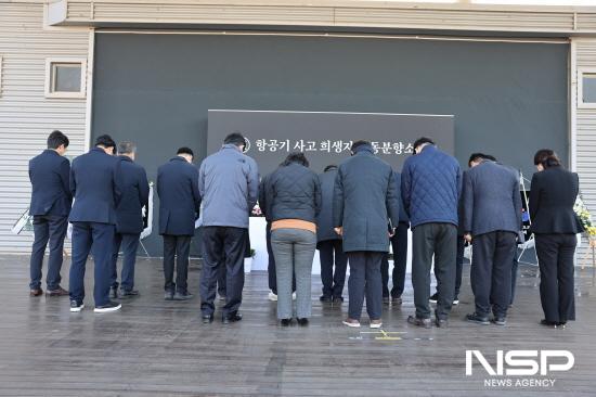 NSP통신-박성현 여수광양항만공사 사장과 임직원들 분향소 찾아 추모 (사진 = 여수광양항만공사)