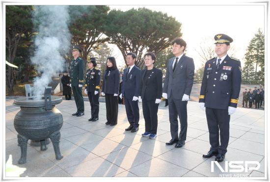 NSP통신-현충탑 참배 (사진 = 광양시청)