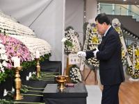 [NSP PHOTO]주낙영 경주시장, 제주항공 여객기 사고 희생자 합동 분향소 찾아 추모