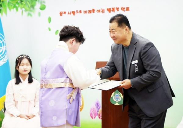 NSP통신-비무장지대(DMZ) 내 대성동초교 제56회 졸업식 모습 (사진 = 파주시)