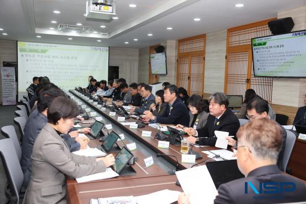 NSP통신-청도군은 6일 새해 첫 간부회의를 민생 안정과 지역 경제 활성화를 위한 대책 회의로 열고 최근 국내 경제적 어려움과 정국 혼란 등 위기에 대응해 군민들의 삶의 질 향상과 지역 경제 회복을 위한 다양한 방안을 모색했다. (사진 = 청도군)