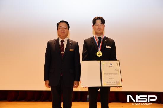 NSP통신-제1회 모범직원상 시상 (사진 = 여수광양항만공사)