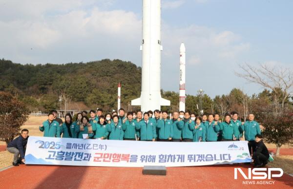 NSP통신-공영민 고흥군수가 6일 우주발사체 산업클러스터 사업 현장을 방문하며 2025년 힘찬 행보를 시작했다. (사진 = 고흥군)