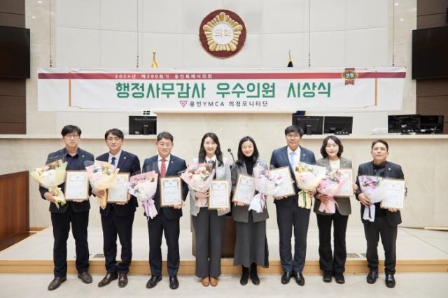 NSP통신-사진 왼쪽부터 김병민, 이교우, 이진규, 박은선, 기주옥, 임현수, 신나연, 이창식 용인특례시의원. (사진 = 용인특례시의회)