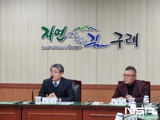 NSP통신-김순호 구례군수와 황종성 위원장 (사진 = 구례군청)