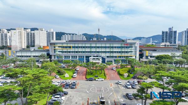 NSP통신-문경시는 지난 6일 시청 제2회의실에서 2025년 첫 확대 간부회의를 열고 부서별 주요 현안과 신년 역점 과제를 논의했다. (사진 = 문경시)