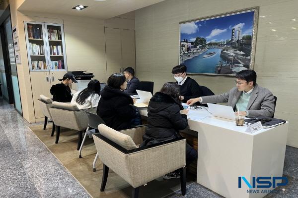 NSP통신-포항상공회의소는 대구·경북지방중소벤처기업청, 포스코퓨처엠과 공동으로 8일 1층 비즈니스종합지원센터에서 비즈니스지원단 전문상담을 실시했다. (사진 = 포항상공회의소)
