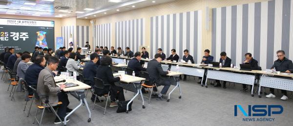 NSP통신-주낙영 경주시장은 8일 오전 경주시청 대회의실에서 새해 첫 읍·면·동장회의를 주재하며 새해 주요 정책 방향과 현안 과제를 논의했다. (사진 = 경주시)