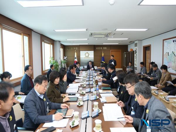 NSP통신-청도군의회는 8일 을사년 새해를 맞이하여 지역경제를 활성화하고 군정발전을 위한 과제와 계획을 논의하기 위한 첫 정례간담회를 개최했다. (사진 = 청도군의회)