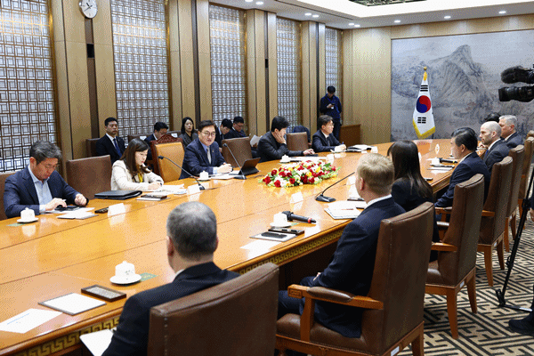 NSP통신-우원식 국회의장의 제임스 김 주한미국상공회의소 회장 접견 모습