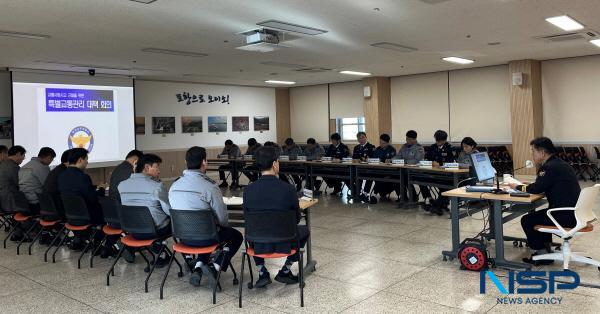 NSP통신-포항남부경찰서는 2025년을 맞아 13일 4층 대회의실에서 경찰서장 주재로 경비교통과장을 비롯한 각 과장, 교통관리계장, 지구대·파출소 지역관서장 등 23명이 참석한 교통사망사고 예방을 위한 특별 대책회의를 개최했다. (사진 = 포항남부경찰서)