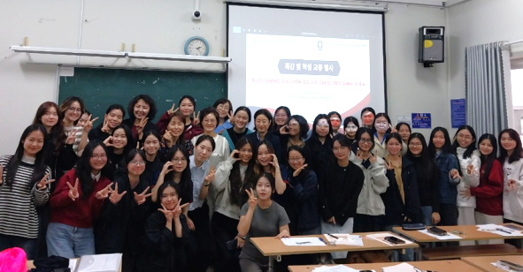 NSP통신-안양대·베트남 다낭외대 간담회 및 교류행사 기념촬영 모습. (사진 = 안양대학교)