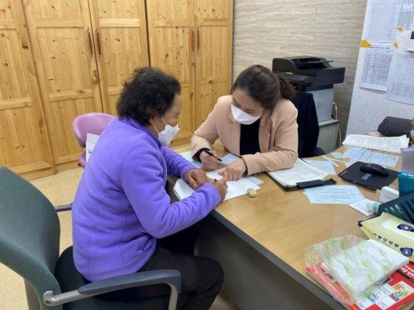 NSP통신-안동시 감염병 예방부터 노후건강까지 맞춤형 공공의료 제공, 기후변화에 따른 감염병대응체계 구축, 40세 이상 워크온 가입자 파상풍 무료 예방접종 실시, 산부인과 소아과 ONE-hour 진료체계 구축으로 필수의료 강화 (사진 = 안동시)
