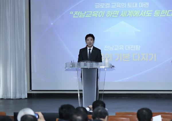 NSP통신-김대중 전남도교육감이 14일 2025 신년 기자회견을 갖고 있다. (사진 = 전남교육청)