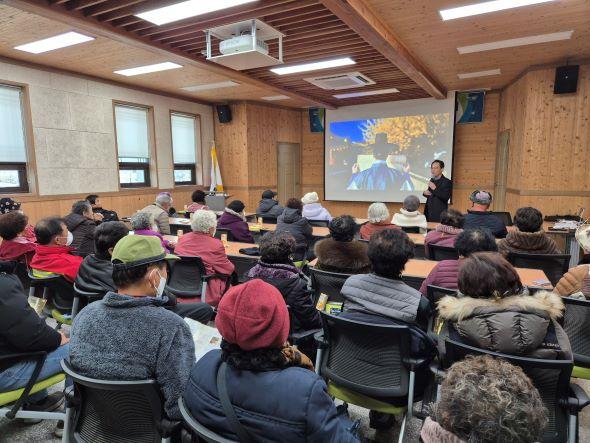 NSP통신-봉화군은 지난 13일 봉성면 문수골권역주민복지센터에서 K-베트남 밸리 조성사업 주민설명회를 개최했다. (사진 = 봉화군)