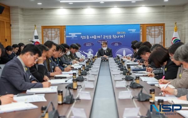 NSP통신-청도군은 지난 14일 군청 제1회의실에서 국장을 비롯한 실과소장 등 주요 간부 공무원 20여 명이 참석한 가운데 2026년도 국·도비 예산확보를 위한 대책 회의를 개최했다. (사진 = 청도군)