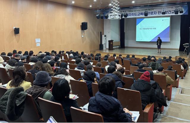 NSP통신-강원특별자치도교육청에서 상반기 근로자 정기 안전보건교육을 실시하고 있는 모습. (사진 = 강원도교육청)