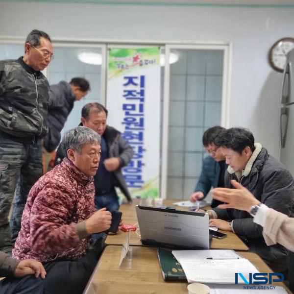 NSP통신-성주군은 교통이 불편한 오지마을 농촌지역 주민들에게 행정편의를 제공하기 위해 직접 찾아가서 해결해주는 지적민원 현장방문 처리제를 운영해 매년 주민들로부터 좋은 반응을 얻고 있다. (사진 = 성주군)