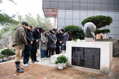 [NSP PHOTO]제자 살리기 위해 바다에 뛰어들어 순직한, 故 이경종 선생 49주기 추모식열려