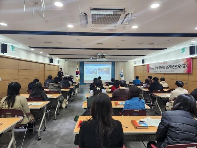 NSP통신-도급·용역·위탁사업 담당자 대상 안전보건 관리 실무교육 모습. (사진 = 오산시)