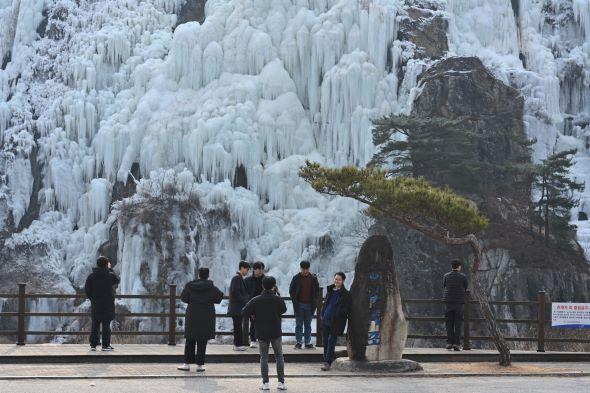 [NSP PHOTO]영주시, 용혈폭포 겨울철 색다른 볼거리 제공