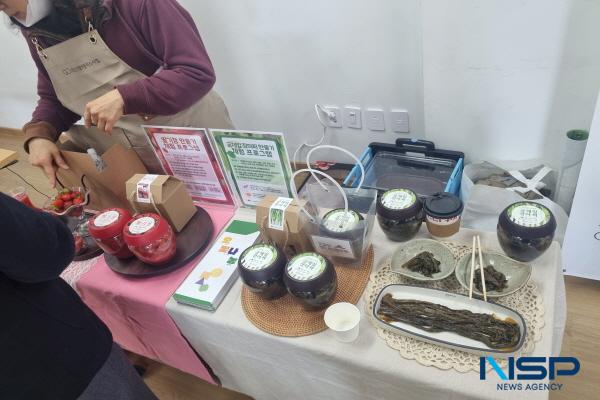 NSP통신-고령군은 지난 21일 고령군농촌활성화센터 2층 강당에서 8개 액션그룹, 전문가, 신활력추진단, 고령군청 관계자가 참석해 액션그룹 시제품 제작지원사업 결과 품평회를 개최했다. (사진 = 고령군)
