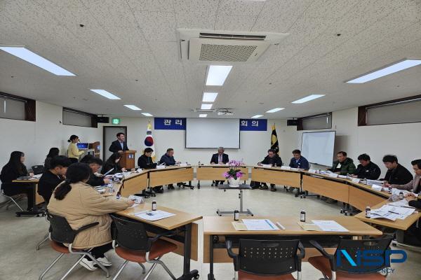 NSP통신-상주시와 상공회의소에서는 지난 21일 상공회의소 3층 회의실에서 지역 기업의 인력난 해소와 우수 외국인재 지역 정착을 위해 기업 임원진 및 상주시 취업지원센터 관계자 등 20여명을 대상으로 지역특화형 비자사업과 광역형 비자사업 설명회를 개최했다. (사진 = 상주시)