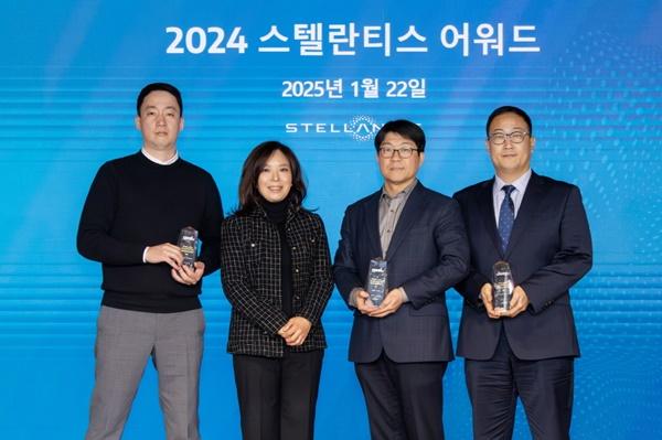 NSP통신-지프 베스트 애프터세일즈 딜러십 수상자들 (사진 = 스텔란티스 코리아)