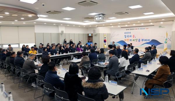 NSP통신-칠곡군은 군민과의 열린 대화를 통해 청렴하고 신뢰받는 행정을 구현하기 위해 지난 20일부터 오는 24일까지 5일간 칠곡군 내 8개 읍면을 순회하며 2025 읍면 소통 화합의 만남 행사를 개최하고 있다. (사진 = 칠곡군)