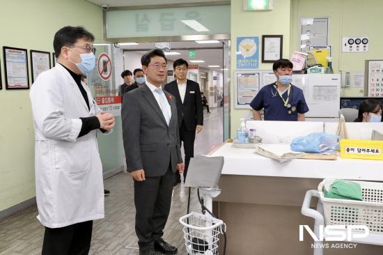 NSP통신-정인화 광양시장 광양서울병원 응급실 방문 (사진 = 광양시청)