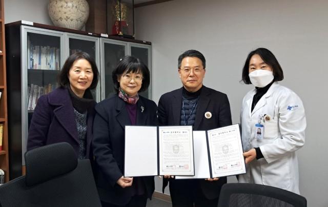 NSP통신-안양대학교와 안양샘병원 업무협약식 기념촬영 모습. (사진 = 안양대학교)
