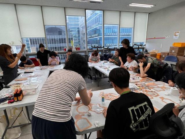 NSP통신-지난해 진행된 성인 장애인 평생교육 프로그램 지원사업 더메이크사회적협동조합 아뚜하뚜. (사진 = 안양시)