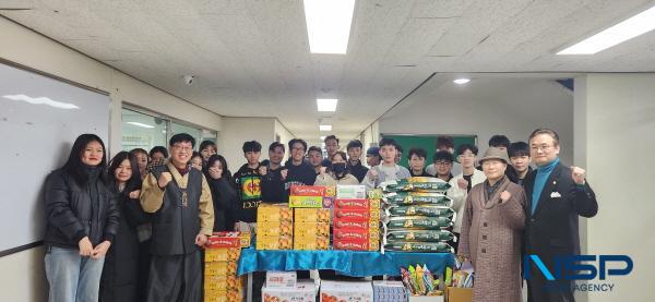 NSP통신-포항대학교는 지난 27일 창조관 기숙사 로비에서 외국인 유학생을 대상으로 설날 어울림 한마당 행사를 열었다. (사진 = 포항대학교)