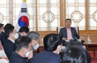 [NSP PHOTO]이강덕 포항시장, 간부회의 주재...지역 경기 회복에 올인 주문