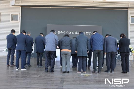 NSP통신-여수광양항만공사 임직원들 분양소 찾아 제주항공 여객기 추락사고로 희생자 추모 (사진 = 여수광양항만공사)