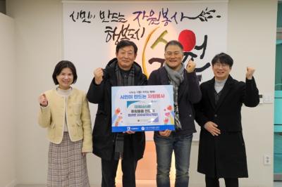 [NSP PHOTO]프로골퍼 김비오 수원시에 사랑의 라면 전달