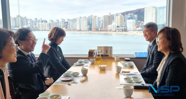 NSP통신-양금희 경상북도 경제부지사는 2025년 아시아태평양경제협의체(APEC) 정상회의의 성공적인 개최를 위한 홍보 및 양국 간 우호 협력 강화를 위해 주부산 일본총영사관, 주부산 러시아총영사관을 방문했다. (사진 = 경상북도)