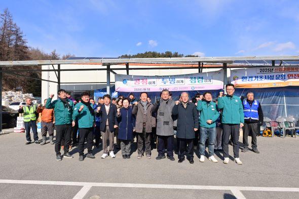 NSP통신-봉화군은 지난 5일 환경기초시설 운영 종사자 100여 명이 참석한 가운데 청렴실천 결의대회를 개최했다. (사진 = 봉화군)
