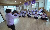 [NSP PHOTO]신안군, 찾아가는 청춘 갱년기 건강교실 개강