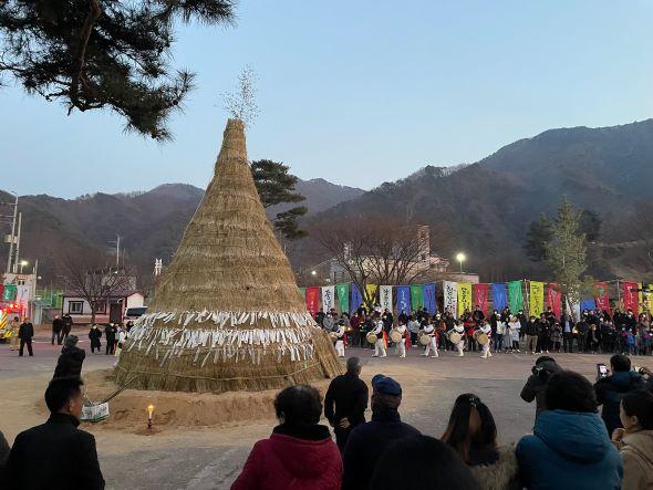 NSP통신-봉화군은 12일 오전 10시 30분 명호면 체육공원에서 명호면주민자치위원회 주관으로 정월대보름 전통문화행사를 개최한다. (사진 = 봉화군)