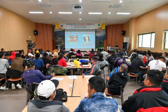 NSP통신-영주시 일손 걱정 없는 농업도시로 재도약, 합법적 외국인 계절근로자 안정적 유치.운영, 권역별 내외국인 영농인력 지원체계 구축, 농업근로자 기숙사 건립으로 정주 환경 마련 (사진 = 영주시)