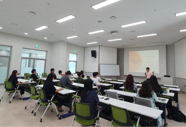 NSP통신-강릉시가 청년도전지원사업을 추진하고 있는 모습. (사진 = 강릉시)