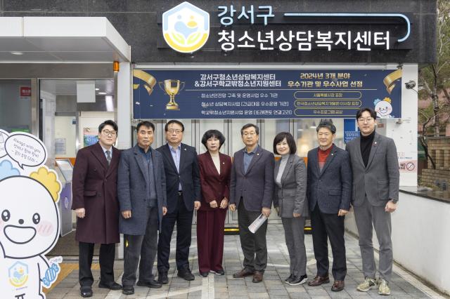 NSP통신-서울시 강서구의회 미래복지위원회의 현장방문 기념사진 (사진 = 강서구)