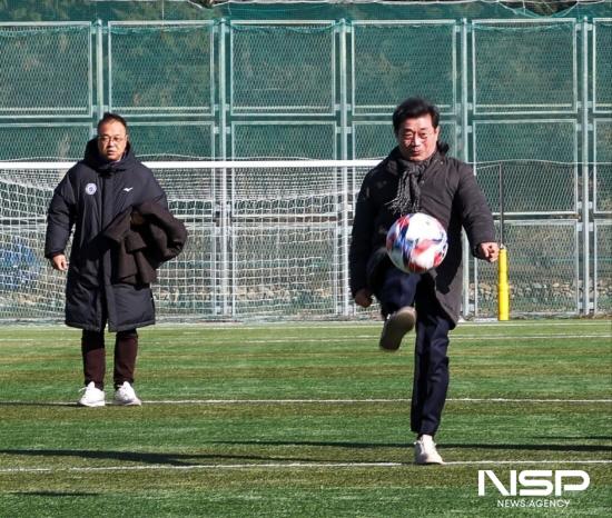 NSP통신-정인화 광양시장 시축 (사진 = 광양시체육회)