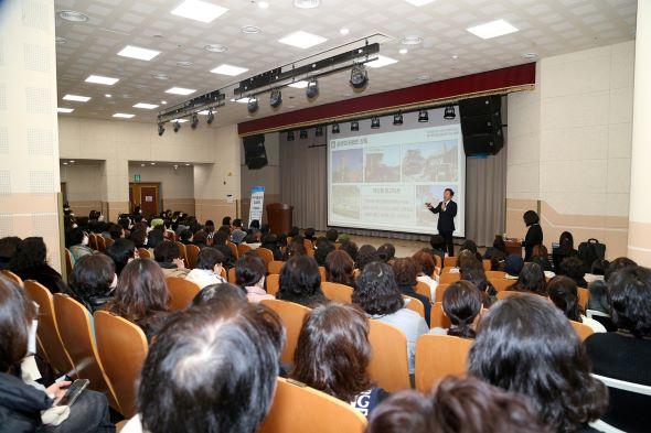 NSP통신-안동시 2025 아이돌보미 공감 소통의 날 개최, 아이돌보미 역할의 중요성과 직업의식 고취, 권기창 안동시장과 함께하는 안동시정 발전 공감 소통의 날 (사진 = 안동시)