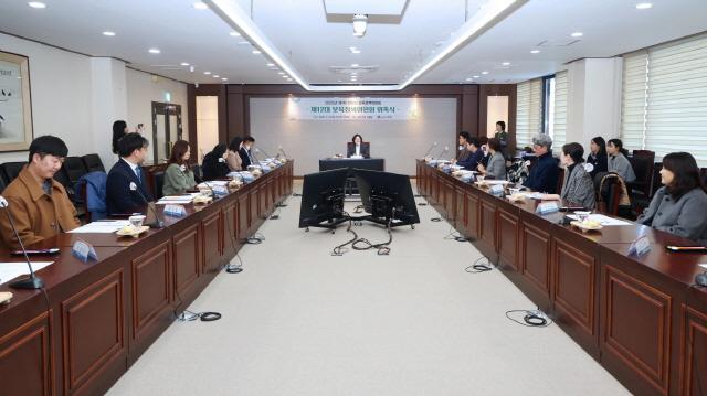 NSP통신-14일 시청 상황실에서 제12대 안성시보육정책위원회 위원 위촉식 및 2025년 제1차 정기회의가 진행되고 있다. (사진 = 안성시)