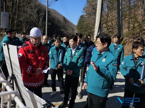 NSP통신-경주시가 행안부 등 관계 기관들과 지난 13일 해빙기 대비 경주 토함산 일원 땅밀림 현장을 방문해 산사태 피해지 복구·예방사업 추진 상황을 점검했다. (사진 = 경주시)