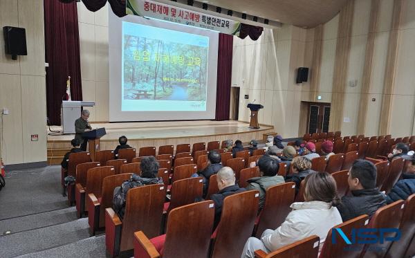 NSP통신-영덕군은 지난 19일 영덕 로하스 수산식품센터 강당에서 소나무재선충병 방제 벌목 및 산림사업 참여자들을 대상으로 안전교육을 실시했다. (사진 = 영덕군)