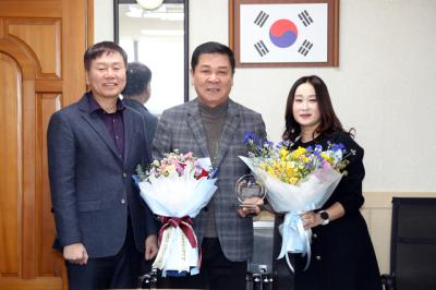 [NSP PHOTO]유재광 수원시의원 고색고 운영위로부터 감사패 받아